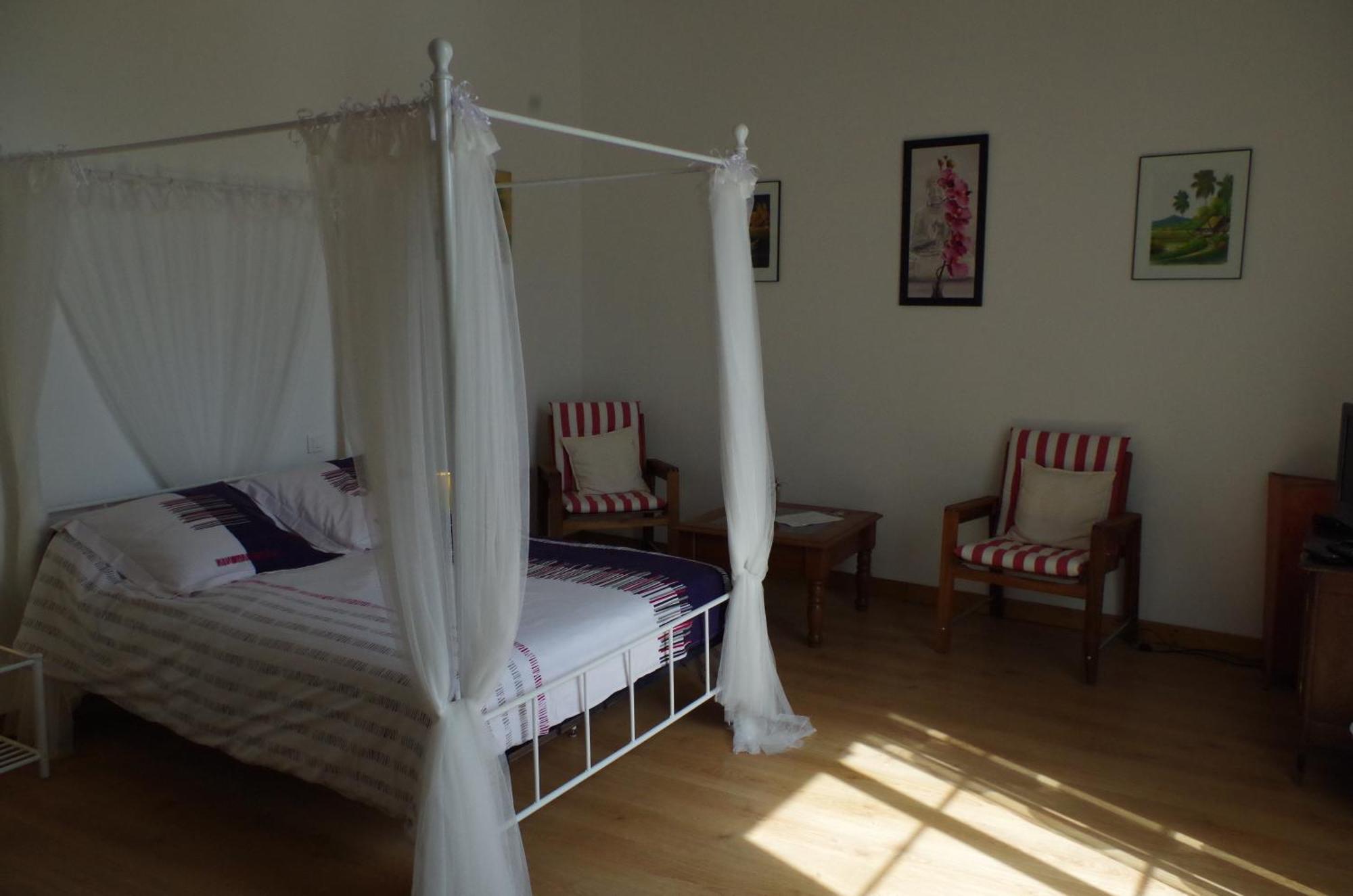 Maison D'Hotes Le Cadran Solaire Courcelles  외부 사진