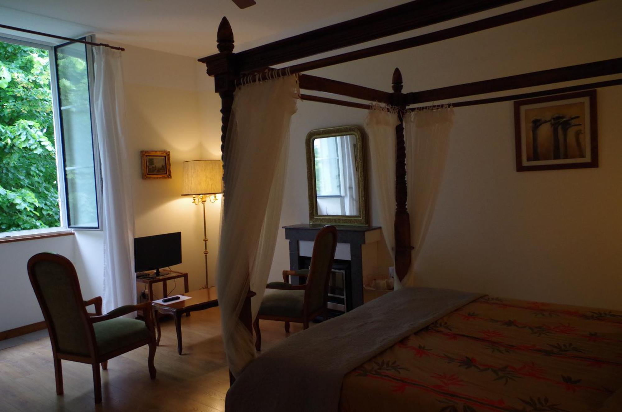 Maison D'Hotes Le Cadran Solaire Courcelles  외부 사진